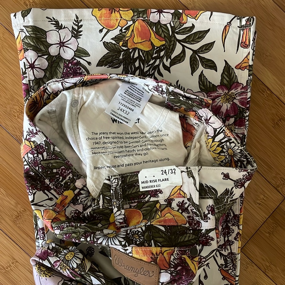 Wrangler Wanderer Floral Flare Jeans - Picture 9 of 15